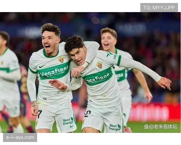 西甲保级大战上演惊天逆转，球队状态回暖悬念再起