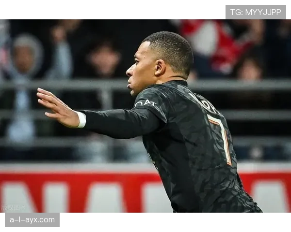 凯恩与姆巴佩战术角色对比：全能中锋vs闪电前锋